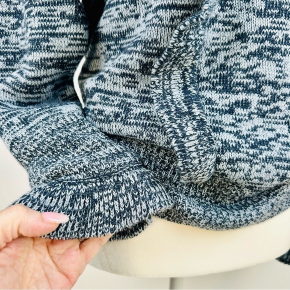 Evelyn Taylor - Navy Sweater with ruffles - Size: Large - Picture 4 of 6